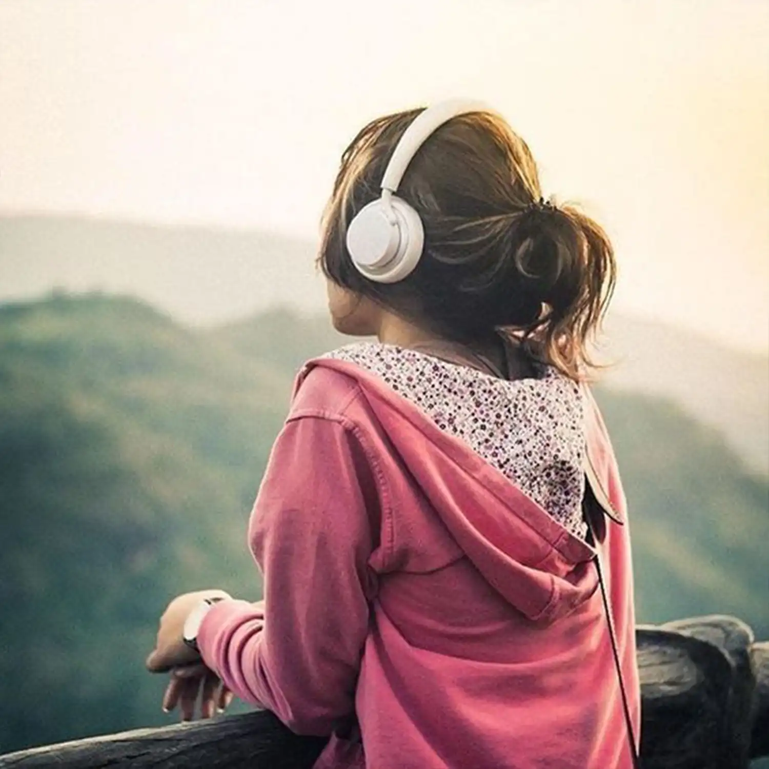 Girl listening to music Headphones dp