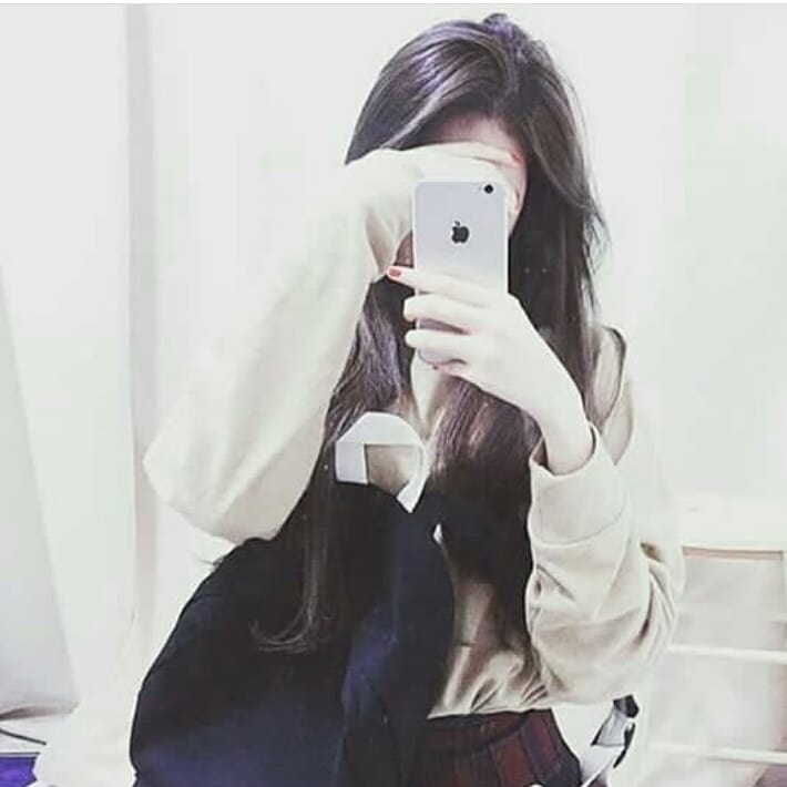 Girl with iphone dp